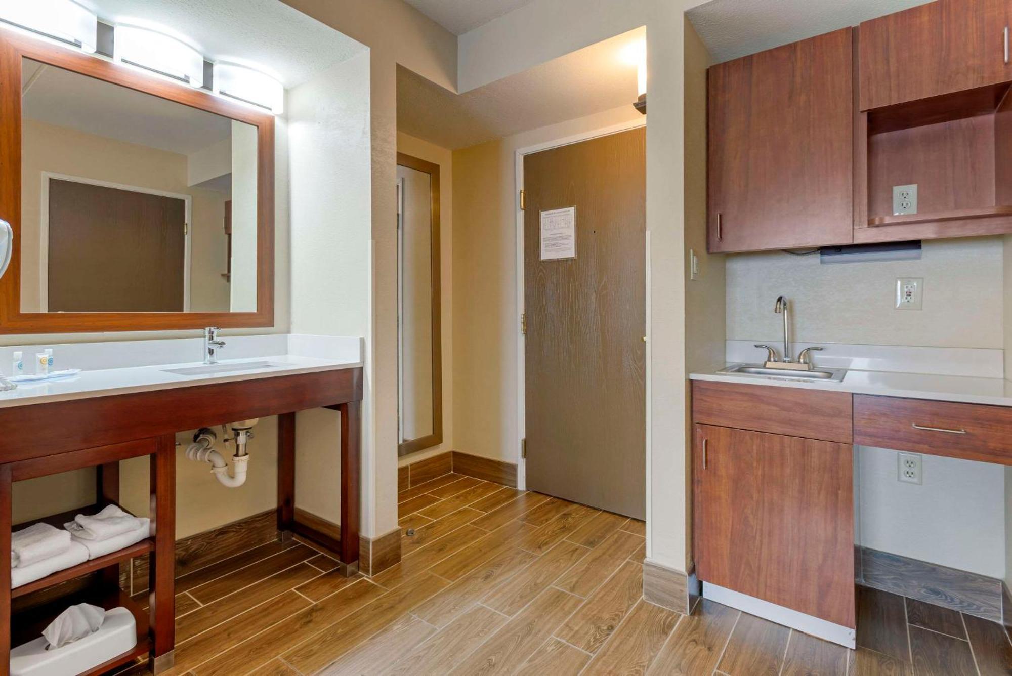 Comfort Inn & Suites Wilkes Barre - Arena Ngoại thất bức ảnh